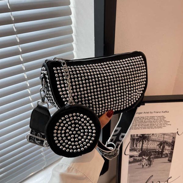 handbag factory wholesale retail this year's popular women's bag 2023 new wtern-style fashion diamond saddle single shoulder mseng
handbag factory wholesale retail this year's popular women's bag 2023 new wtern-style fashion diamond saddle single shoulder mseng