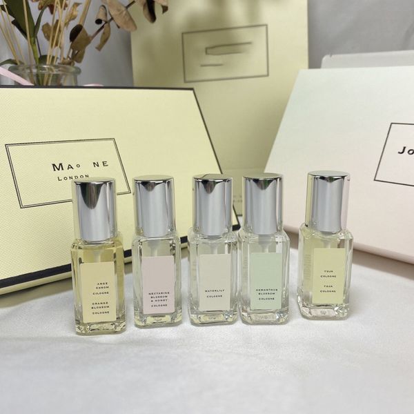 Luxury Perfume gift box set of 5 water lily snow pomelo osmanthus orange blossom apricot peach blossom and honey ladies exquisite fragrance gift box
Luxury Perfume gift box set of 5 water lily snow pomelo osmanthus orange blossom apricot peach blossom and honey ladies exquisite fragrance gift box