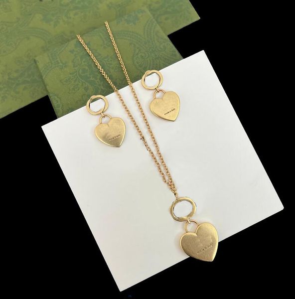 luxury designer heart pendant necklace earrings letter printed dangle earring stud women classic party gift necklaces jewelry sets with box, Silver
luxury designer heart pendant necklace earrings letter printed dangle earring stud women classic party gift necklaces jewelry sets with box, Silver