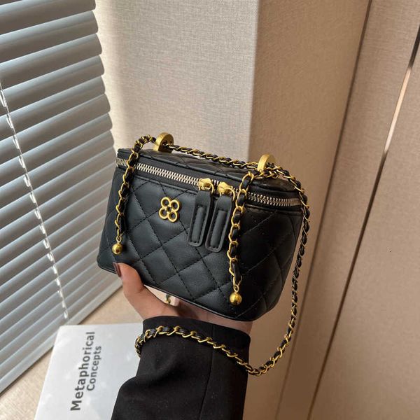 handbag factory wholesale retail advanced chain bag women's 2023 new versatile fashion box small square crossbody
handbag factory wholesale retail advanced chain bag women's 2023 new versatile fashion box small square crossbody