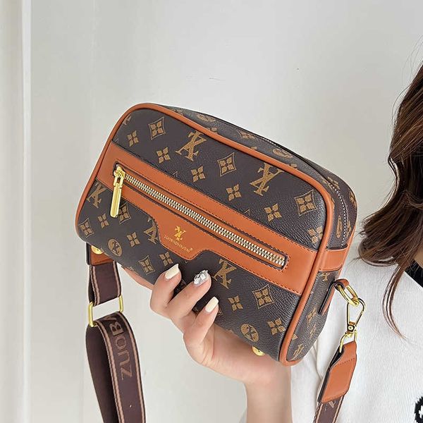 handbag factory wholesale retail small bag women's versatile new 2023 fashion single shoulder msenger printed square s
handbag factory wholesale retail small bag women's versatile new 2023 fashion single shoulder msenger printed square s