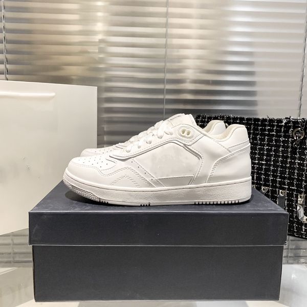 luxury men women sneakers shoes fashion designer genuine leather lace-up casual flats outdoor comfortable non-slip skateboard shoes 35-45, Black
luxury men women sneakers shoes fashion designer genuine leather lace-up casual flats outdoor comfortable non-slip skateboard shoes 35-45, Black