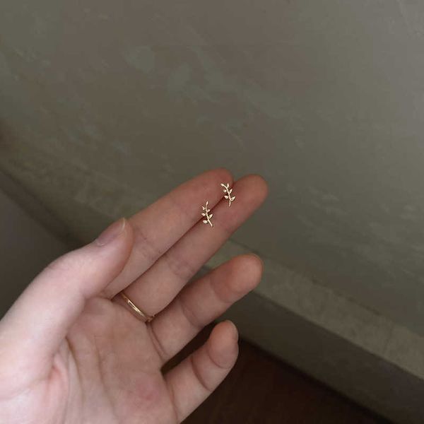 925 sterling silver european style 14k gold earrings for women simple olive branch leaf earrings sweet cute student jewelry, Golden;silver
925 sterling silver european style 14k gold earrings for women simple olive branch leaf earrings sweet cute student jewelry, Golden;silver