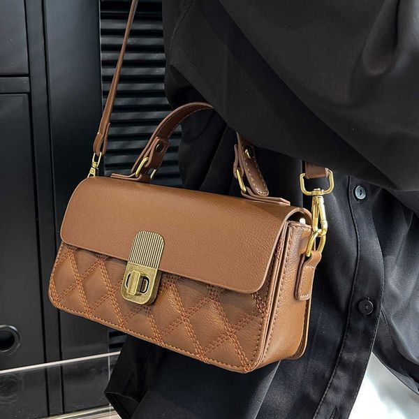handbag factory wholesale retail small bag women's 2023 new simple rhombus portable square fashion versatile one-shoulder msenger
handbag factory wholesale retail small bag women's 2023 new simple rhombus portable square fashion versatile one-shoulder msenger