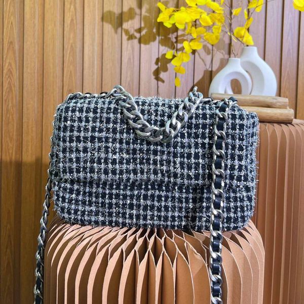 2023 autumn and winter womens tweed small fragrant woolen bag classic diamond quilted twocolor woven gold hardware luxury designer design ha
2023 autumn and winter womens tweed small fragrant woolen bag classic diamond quilted twocolor woven gold hardware luxury designer design ha