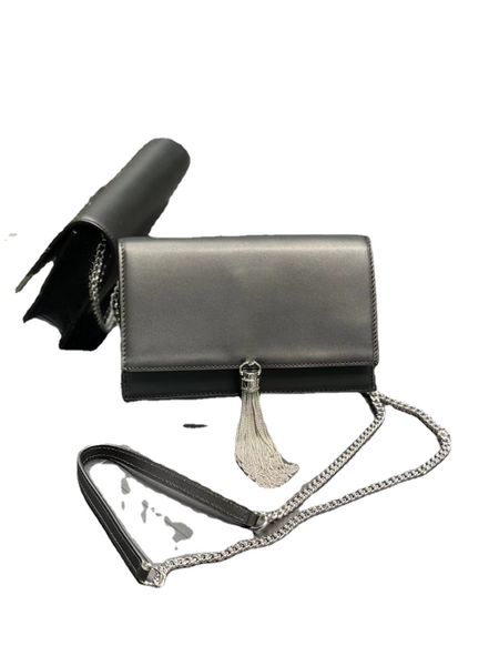 gold and silver tassel chain bag crossbody bag single shoulder bag imported cowhide low-key elegant casual fashion
gold and silver tassel chain bag crossbody bag single shoulder bag imported cowhide low-key elegant casual fashion