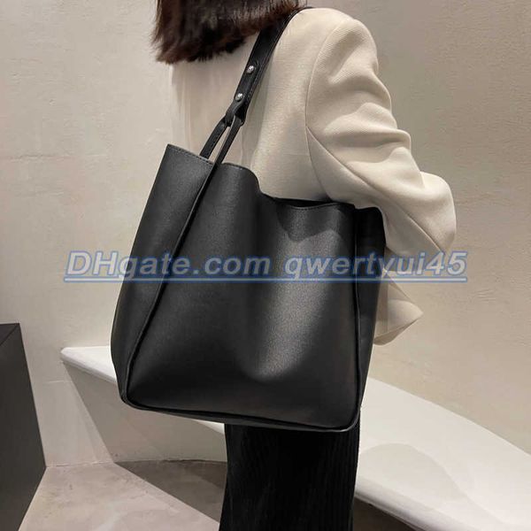 shoulder bags 2023 new women handbags famous brand shoulder bags shopping and travel bags large capacity female's bags made of leather
shoulder bags 2023 new women handbags famous brand shoulder bags shopping and travel bags large capacity female's bags made of leather