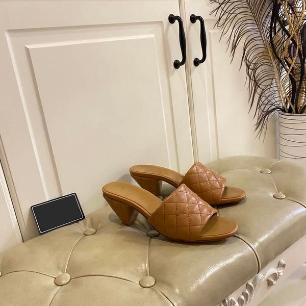 with box designer women heel mules sandals lambskin yellow style indoor slippers summer luxury fashion ladies beach flat flip flops sanda oi, Black
with box designer women heel mules sandals lambskin yellow style indoor slippers summer luxury fashion ladies beach flat flip flops sanda oi, Black