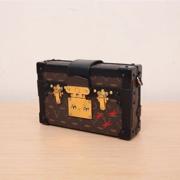 small square bag new designer shoulder bag vintage lock printing box small box makeup box mini cross-body portable small wooden box
small square bag new designer shoulder bag vintage lock printing box small box makeup box mini cross-body portable small wooden box