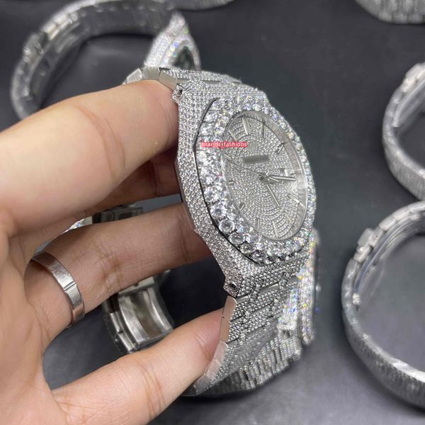 the latest men's hip hop watch in 2023 large diamond bezel electroplated shiny watch cz diamonds full diamond facem549, Slivery;brown
the latest men's hip hop watch in 2023 large diamond bezel electroplated shiny watch cz diamonds full diamond facem549, Slivery;brown