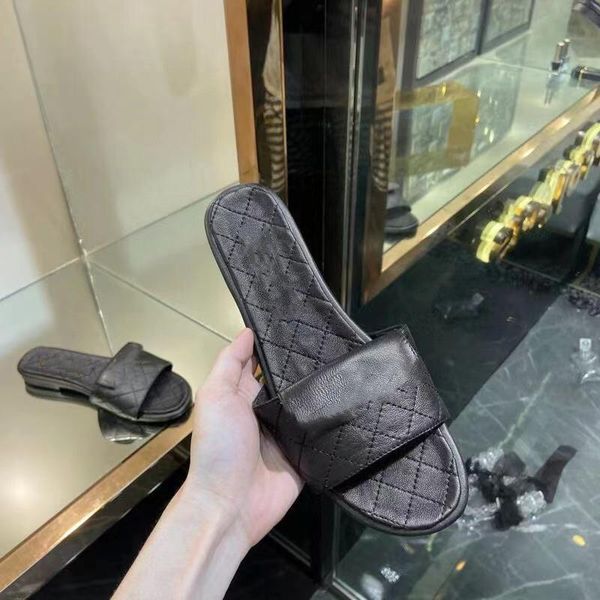 with box 2023 designer slippers channel chanels sandals in leather small fragrance lozenge check brown black white fashion shoes women'
with box 2023 designer slippers channel chanels sandals in leather small fragrance lozenge check brown black white fashion shoes women'