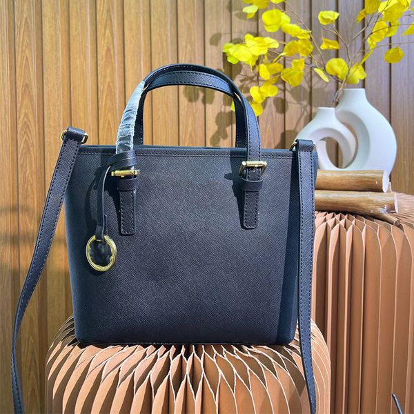 classic fashion designer handbag luxury women's bag leather crossbody black shoulder cross body ladies tote bag shopping handbags whole
classic fashion designer handbag luxury women's bag leather crossbody black shoulder cross body ladies tote bag shopping handbags whole