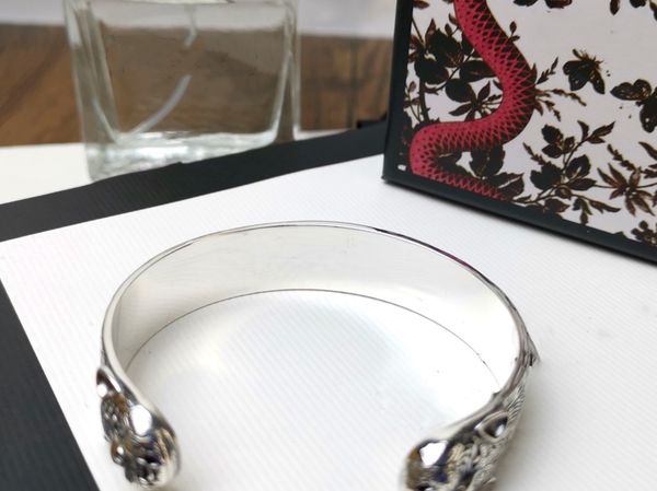 2023 fashion designer sterling silver bangle bracelets luxury hard bracelet silver women's opening bracelet no box, Black
2023 fashion designer sterling silver bangle bracelets luxury hard bracelet silver women's opening bracelet no box, Black