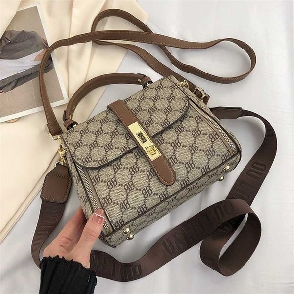 designer handbag store 70% off fashion small crowd women's shoulder big family versatile leisure portable oblique straddle bag
designer handbag store 70% off fashion small crowd women's shoulder big family versatile leisure portable oblique straddle bag