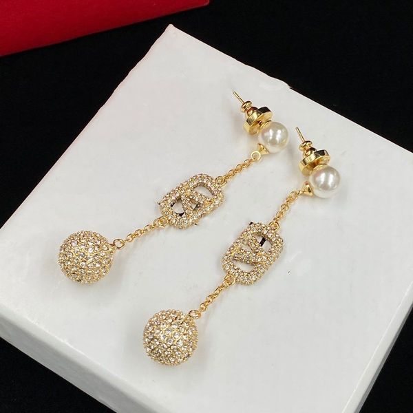 2023 earrings designer for women stud luxury gold heart shape pearl crystal gold double v letter 925s silver jewelry classic 83, Golden;silver
2023 earrings designer for women stud luxury gold heart shape pearl crystal gold double v letter 925s silver jewelry classic 83, Golden;silver