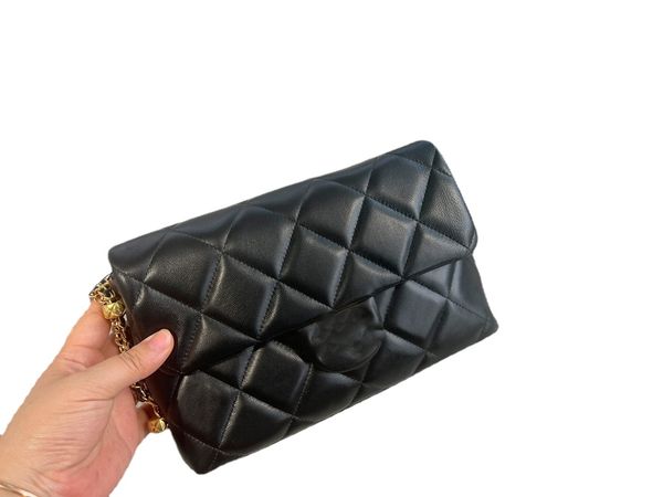2022 winter classic c bag fashion brand shoulder bag luxury handbag straddle chain diamond pattern black versatile
2022 winter classic c bag fashion brand shoulder bag luxury handbag straddle chain diamond pattern black versatile