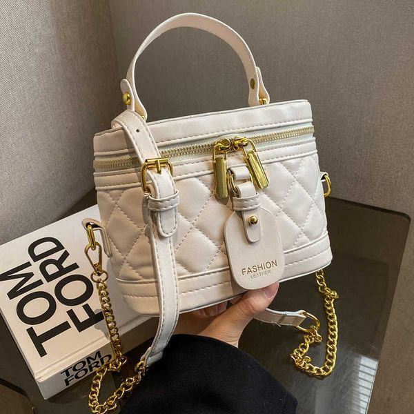 handbag factory wholesale retail embroidery small bag 2023 spring and summer new women's popular versatile chain crossbody super square
handbag factory wholesale retail embroidery small bag 2023 spring and summer new women's popular versatile chain crossbody super square