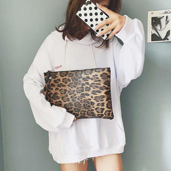 luxury designer trendy handbags 2020 new fashion leopard print ladies clutch multicolor retro flat bag large capacity
luxury designer trendy handbags 2020 new fashion leopard print ladies clutch multicolor retro flat bag large capacity