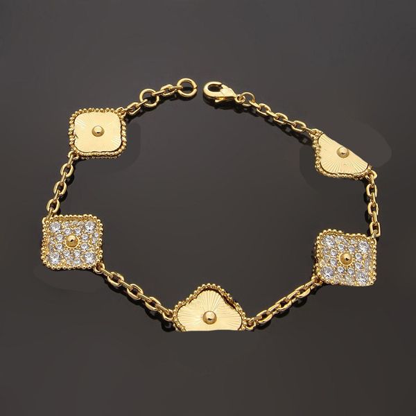 charm bracelets designer jewellery luxury vc letter 5 four-leaf flower bracelets 18k gold 925 silver engraved diamond bracelet buckle origin, Golden;silver
charm bracelets designer jewellery luxury vc letter 5 four-leaf flower bracelets 18k gold 925 silver engraved diamond bracelet buckle origin, Golden;silver