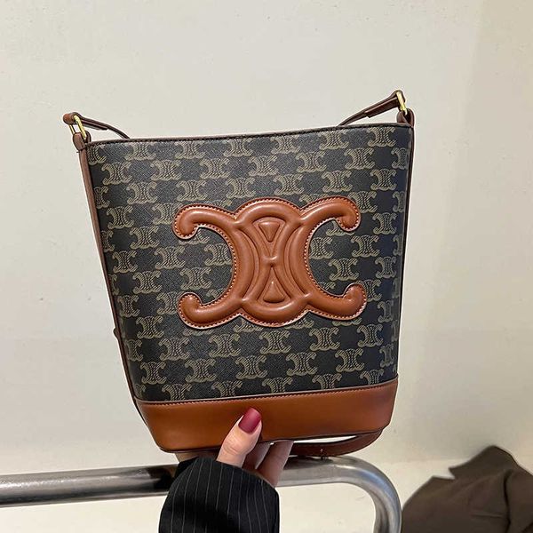 handbag factory wholesale retail new women's bag in autumn and winter 2023 high fashion one shoulder msenger large capacity triumphal a
handbag factory wholesale retail new women's bag in autumn and winter 2023 high fashion one shoulder msenger large capacity triumphal a