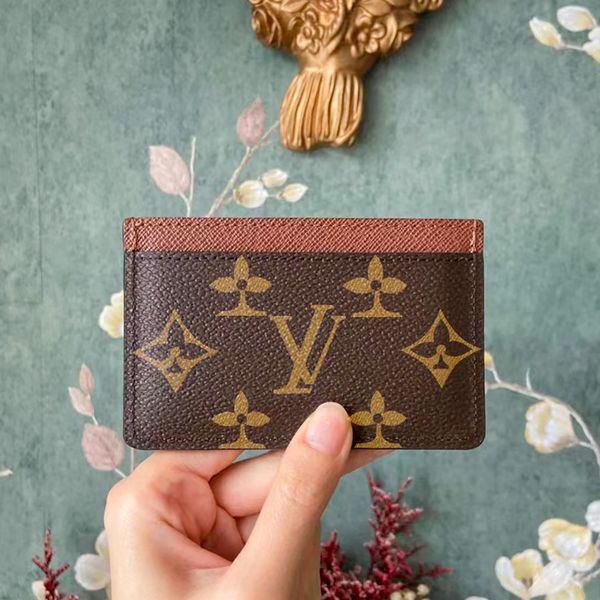 luxurys designer wallets card holder mini purse pocket holders single handbag men women's purses key genuine leather fashion m60703 car, Red;black
luxurys designer wallets card holder mini purse pocket holders single handbag men women's purses key genuine leather fashion m60703 car, Red;black