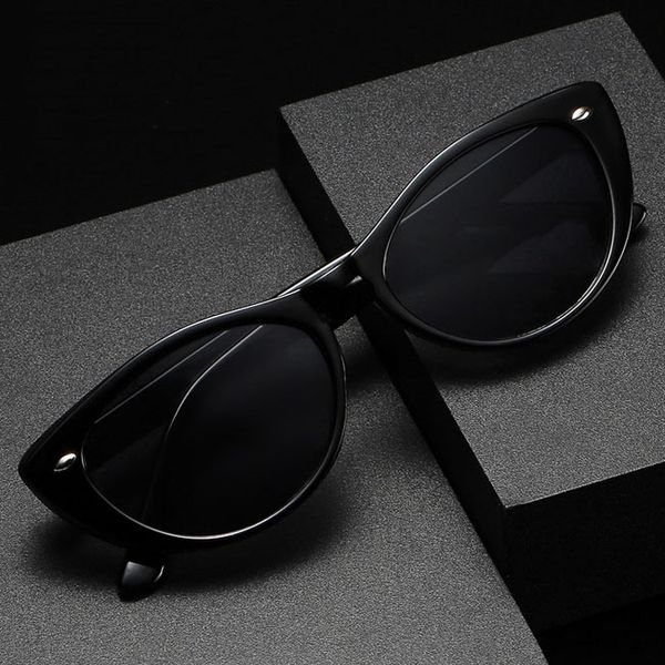 classic cat eye sunglasses for women trendy designer sun glasses outdoor uv400 protection shades for female with cases, White;black
classic cat eye sunglasses for women trendy designer sun glasses outdoor uv400 protection shades for female with cases, White;black