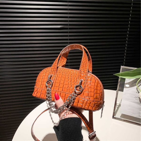 2022 alligator grain shoulder bag for women fashion trendy net red chain messenger zipper handbag shell
2022 alligator grain shoulder bag for women fashion trendy net red chain messenger zipper handbag shell