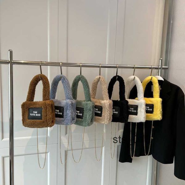 women plush shoulder bags small in autumn and winter commuting hand-held messenger t230214
women plush shoulder bags small in autumn and winter commuting hand-held messenger t230214