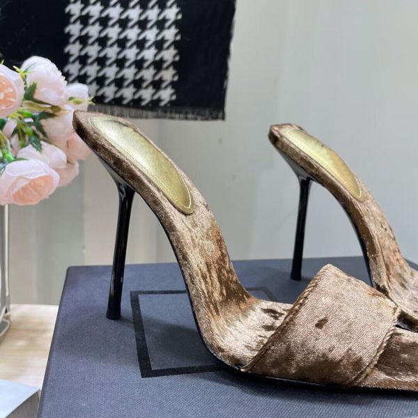 2023 designer summer women's slippers luxury height 11.5cm soft velvet fabric available in stock large size 36-43, Black
2023 designer summer women's slippers luxury height 11.5cm soft velvet fabric available in stock large size 36-43, Black