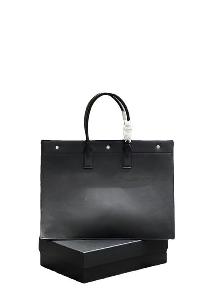 one shoulder bag shopping bag full leather fabric new hardware travel business fashion leisure capacity
one shoulder bag shopping bag full leather fabric new hardware travel business fashion leisure capacity