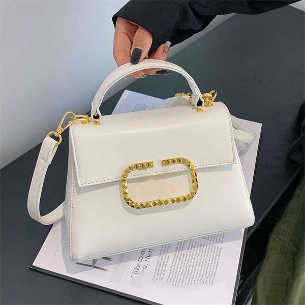 brand one shoulder women's bag 2023 new simple big v purse fashion handbag senior portable luxury cross body bag
brand one shoulder women's bag 2023 new simple big v purse fashion handbag senior portable luxury cross body bag