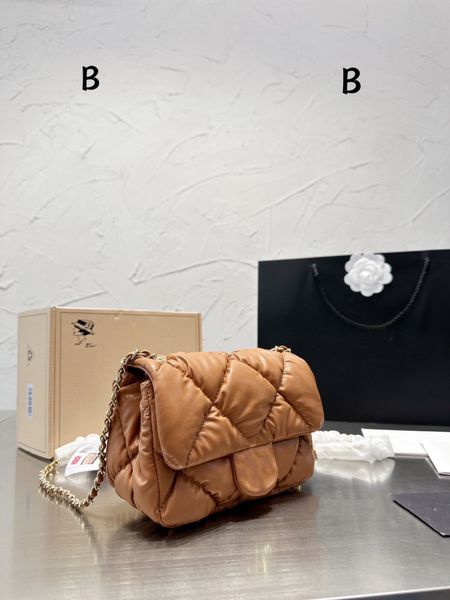 ss23 embroidery fashion bag lattice cf unique and innovative design, quality multi-functional inclined shoulder bag
ss23 embroidery fashion bag lattice cf unique and innovative design, quality multi-functional inclined shoulder bag