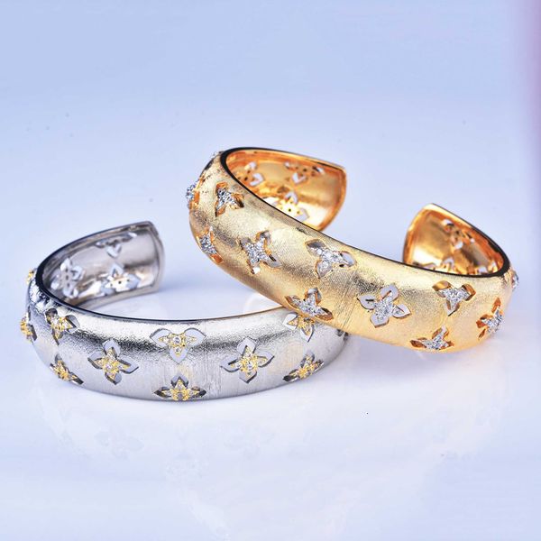 bangle vintage open bracelet hollow flower exaggeration luxury two color jewelry wire drawing matte accessories for women wedding party 2302, Black
bangle vintage open bracelet hollow flower exaggeration luxury two color jewelry wire drawing matte accessories for women wedding party 2302, Black