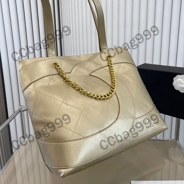 vintage maxi metallic totes bag for ladies embroidery letter embossing designer handbags lager capacity gold metal hardware wallets luxurys
vintage maxi metallic totes bag for ladies embroidery letter embossing designer handbags lager capacity gold metal hardware wallets luxurys