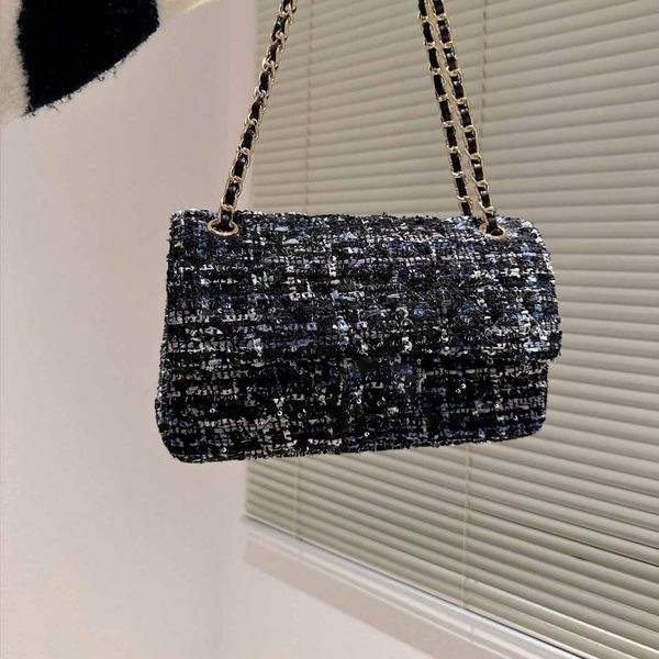 2023 autumn and winter small fragrant wool bag classic quilted bi-color knitted mini flap gold metal hardware chain multicolor optional luxu
2023 autumn and winter small fragrant wool bag classic quilted bi-color knitted mini flap gold metal hardware chain multicolor optional luxu