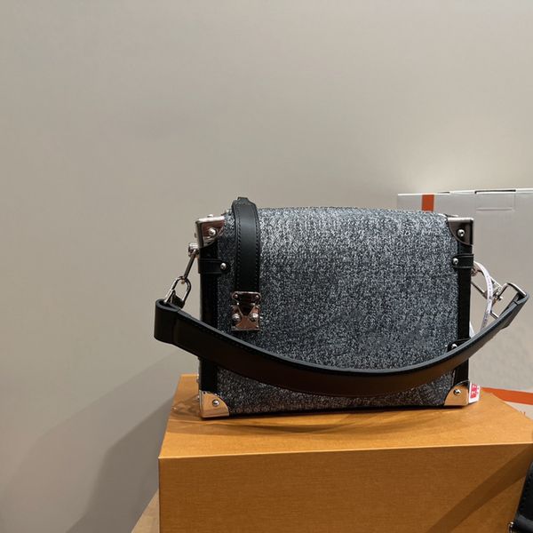 7a designer handbag luxury crossbody bags side trunk denim leather embossed women tote bags mini camera bags fashion shoulder bag spring new
7a designer handbag luxury crossbody bags side trunk denim leather embossed women tote bags mini camera bags fashion shoulder bag spring new
