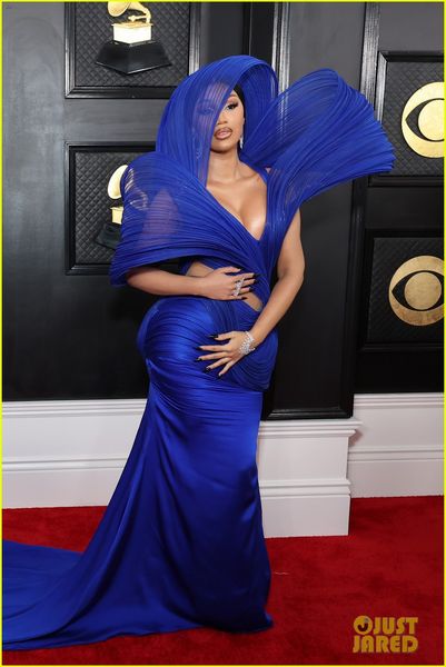 the 65th grammy awards-long dressed evening dress with blue yarn on red carpet, Black;pink
the 65th grammy awards-long dressed evening dress with blue yarn on red carpet, Black;pink