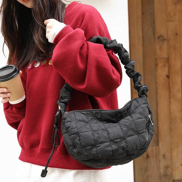 casual lingge quilted canvas women shoulder bags designer ruched strap crossbody bag nylon handbags large hobos tote purse 2023 230214
casual lingge quilted canvas women shoulder bags designer ruched strap crossbody bag nylon handbags large hobos tote purse 2023 230214