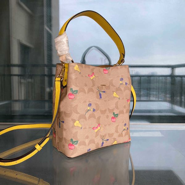 totes print designer bag c-letter tote bag womens luxurys handbag leather bucket bags casual purse pink butterfly shoulder bags female walle
totes print designer bag c-letter tote bag womens luxurys handbag leather bucket bags casual purse pink butterfly shoulder bags female walle
