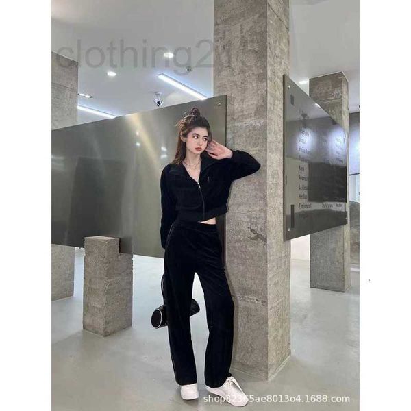 women's two piece pants designer 22 autumn and winter new printed velvet set letter standing neck short zipper coat straight tube wide, White
women's two piece pants designer 22 autumn and winter new printed velvet set letter standing neck short zipper coat straight tube wide, White
