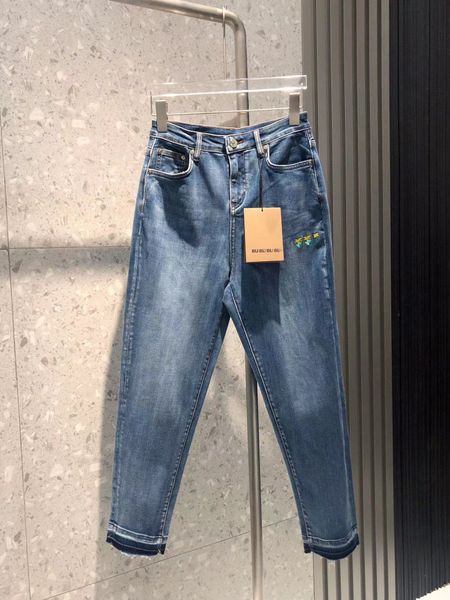 2023 designer jeans women's new mid-high-waist straight joker jeans lotus leaf trouser leg fashion letter decoration leisure. c12, Blue
2023 designer jeans women's new mid-high-waist straight joker jeans lotus leaf trouser leg fashion letter decoration leisure. c12, Blue