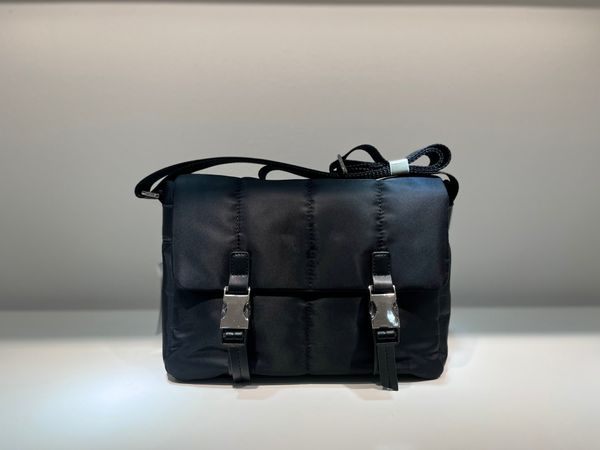 2023 designers mens crossbody bags luxury men briefcases brand nylon messenger envelope bag fashion purses single shoulder backpack bag size
2023 designers mens crossbody bags luxury men briefcases brand nylon messenger envelope bag fashion purses single shoulder backpack bag size
