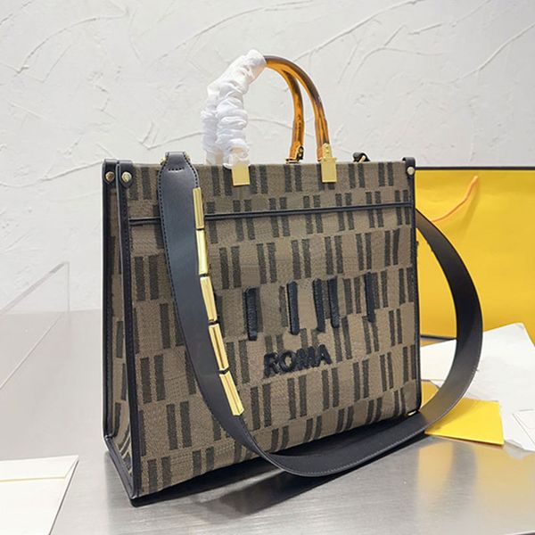 fashion shopping bag canvas tote bag large capacity package handbag purse classic letter removable wide shoulder strap golden hardware hook
fashion shopping bag canvas tote bag large capacity package handbag purse classic letter removable wide shoulder strap golden hardware hook