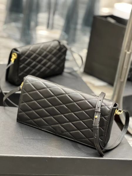 lambskin ringer clamshell crossbody bag single shoulder bag simple and generous fashion versatile detachable strap clutch bag
lambskin ringer clamshell crossbody bag single shoulder bag simple and generous fashion versatile detachable strap clutch bag