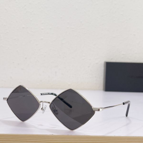 302 silver/grey sunglasses for women lisa sun glasses shades occhiali da sole designer sunglasses glasses uv400 eyewear with box, White;black
302 silver/grey sunglasses for women lisa sun glasses shades occhiali da sole designer sunglasses glasses uv400 eyewear with box, White;black