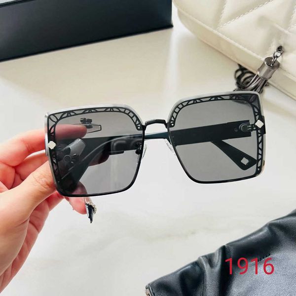 luxury designer brand sunglasses fashion sunglass eyeglass women men glasses womens sun glass uv400 lens with box, White;black
luxury designer brand sunglasses fashion sunglass eyeglass women men glasses womens sun glass uv400 lens with box, White;black