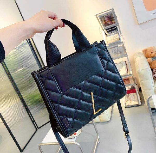 classic fashion designer bags leather messenger shopping bag cross body lady shoulder bag handbags women's crossbody evening totes purs
classic fashion designer bags leather messenger shopping bag cross body lady shoulder bag handbags women's crossbody evening totes purs