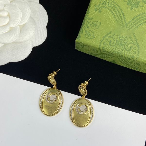 2023 silver needle diamond classic designer earrings set with diamond temperament sweet stud wedding jewelry, Golden;silver
2023 silver needle diamond classic designer earrings set with diamond temperament sweet stud wedding jewelry, Golden;silver