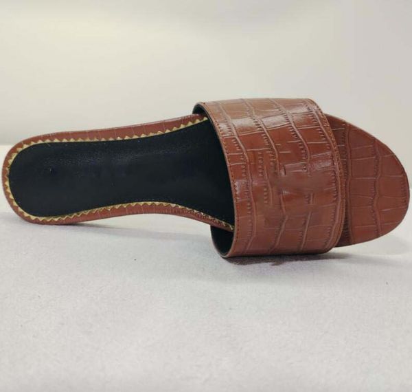 2023 designer woman slippers men slipper gear bottoms flip flops women luxury sandals fashion causal flip flop size 35-43 with box, Black
2023 designer woman slippers men slipper gear bottoms flip flops women luxury sandals fashion causal flip flop size 35-43 with box, Black