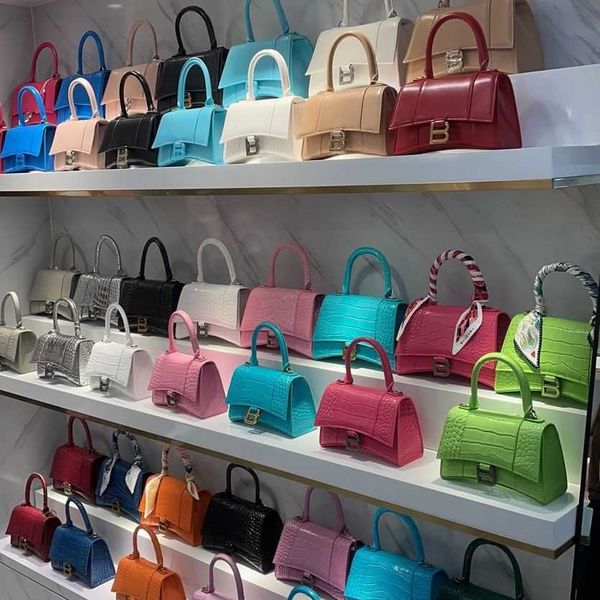 net red hourglass bag messenger handbag fashion leisure commuting leather single shoulder small satchel shopping change mobile
net red hourglass bag messenger handbag fashion leisure commuting leather single shoulder small satchel shopping change mobile